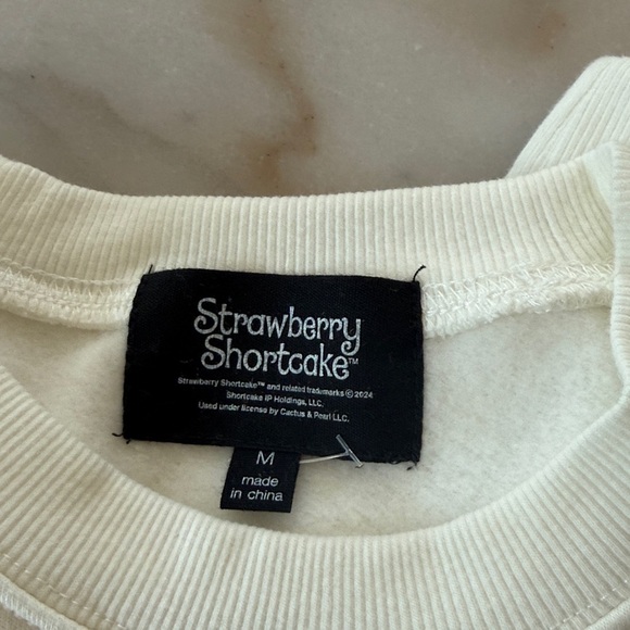 Strawberry Shortcake Sweatshirt Size Medium Cream Pink Red NWOT - Picture 5 of 9